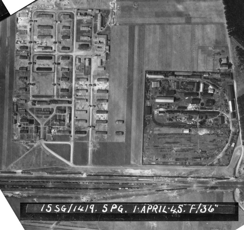 Luchtfoto van het doorgangskamp Strasshof uit het jaar 1945